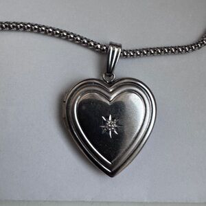 💎 Timeless Romance – Italian Blue Nile 14K White Gold Heart Locket 💎